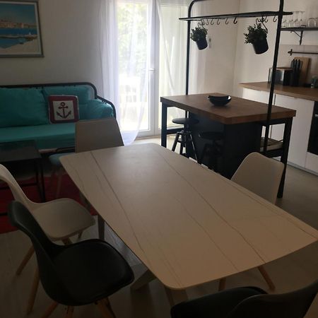 Land And Sea Apartment Primosten Bagian luar foto